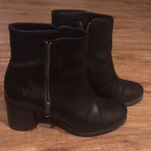 Black leather Frye Addie Double-Zip boots -Size 9